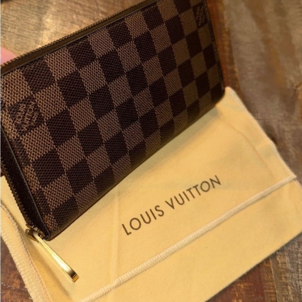 Louis Vuitton Damier Ebene Zippy Wallet